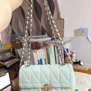 2023 Niche Design Single-Shoulder Chain Crossbody Bag for Women - High-End Quilted Casual Underarm Purse