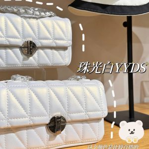 2023 Niche Design Single-Shoulder Chain Crossbody Bag for Women - High-End Quilted Casual Underarm Purse