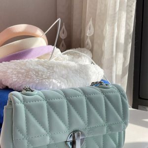 2023 Niche Design Single-Shoulder Chain Crossbody Bag for Women - High-End Quilted Casual Underarm Purse