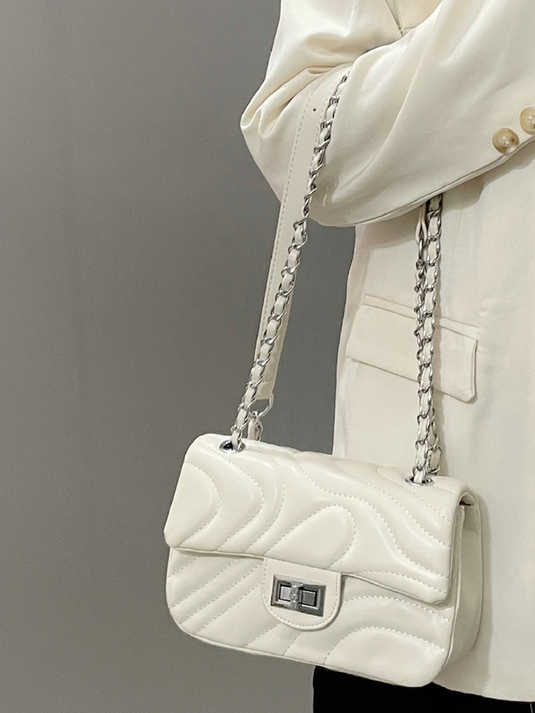 2023 Trendy Women's Embroidered Chain Shoulder Bag with Lock Buckle - Versatile Summer Style, Small Size, Fashionable Design 2023 Trendy Women's Embroidered Chain Shoulder Bag with Lock Buckle - Versatile Summer Style, Small Size, Fashionable Design