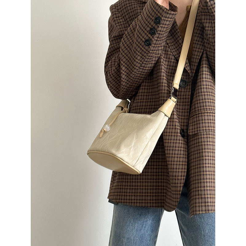 2024 Chinese-Style Handbag for Women - Versatile Work and Commuting Handheld, Underarm, Shoulder, and Crossbody Bag 2024 Chinese-Style Handbag for Women - Versatile Work and Commuting Handheld, Underarm, Shoulder, and Crossbody Bag