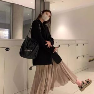 2025 Autumn Women's Oversized Black Suit Jacket, Casual Loose Blazer, Slimming Design for Stylish Fall Looks