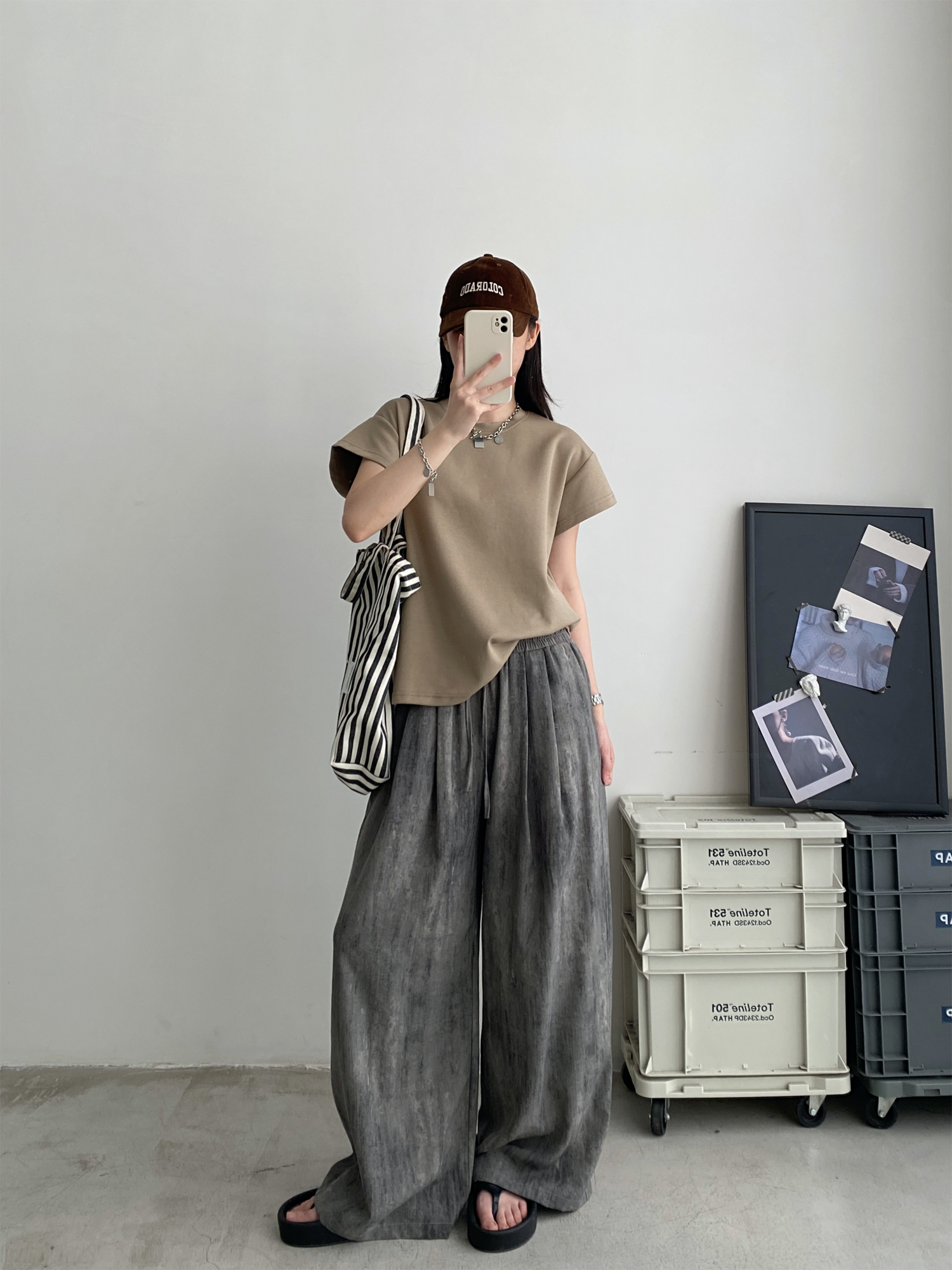 2025 Spring Summer Women's Wide-Leg Pants - Loose Fit, Thin, Slightly Wrinkled, Casual Smoke Color Grapefruit Design 2025 Spring Summer Women's Wide-Leg Pants - Loose Fit, Thin, Slightly Wrinkled, Casual Smoke Color Grapefruit Design