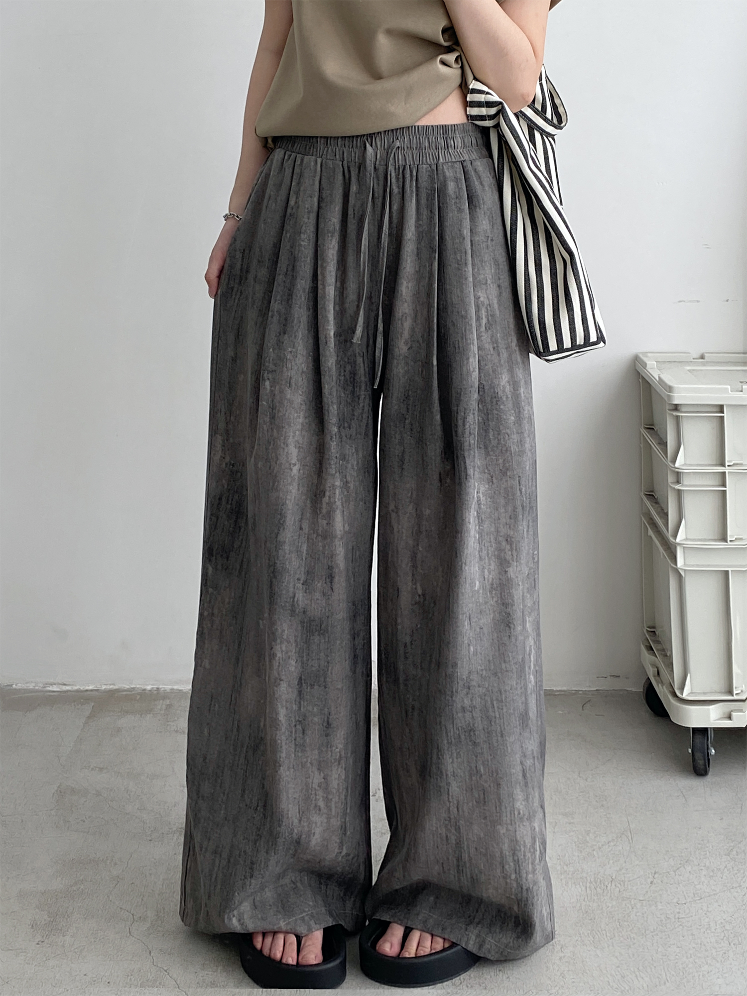 2025 Spring Summer Women's Wide-Leg Pants - Loose Fit, Thin, Slightly Wrinkled, Casual Smoke Color Grapefruit Design 2025 Spring Summer Women's Wide-Leg Pants - Loose Fit, Thin, Slightly Wrinkled, Casual Smoke Color Grapefruit Design