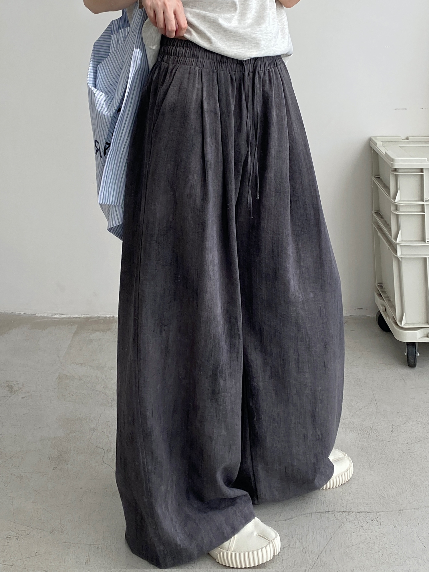2025 Spring Summer Women's Wide-Leg Pants - Loose Fit, Thin, Slightly Wrinkled, Casual Smoke Color Grapefruit Design 2025 Spring Summer Women's Wide-Leg Pants - Loose Fit, Thin, Slightly Wrinkled, Casual Smoke Color Grapefruit Design
