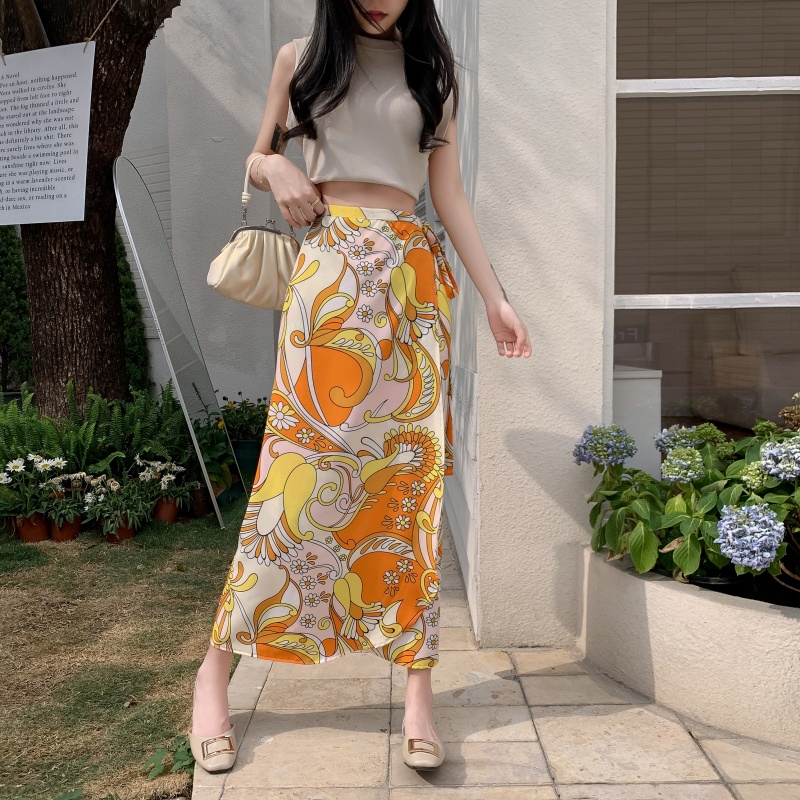 2025 Summer A-Line Floral Beach Skirt for Curvy Hips & Thighs - Irregular Long Design, Perfect for Boho and Y2K Styles 2025 Summer A-Line Floral Beach Skirt for Curvy Hips & Thighs - Irregular Long Design, Perfect for Boho and Y2K Styles