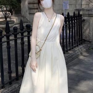 2025 Summer French Romantic Waist-Defined Sleeveless Fairy Long Dress for Petite Sizes - Elegant White Floral Style