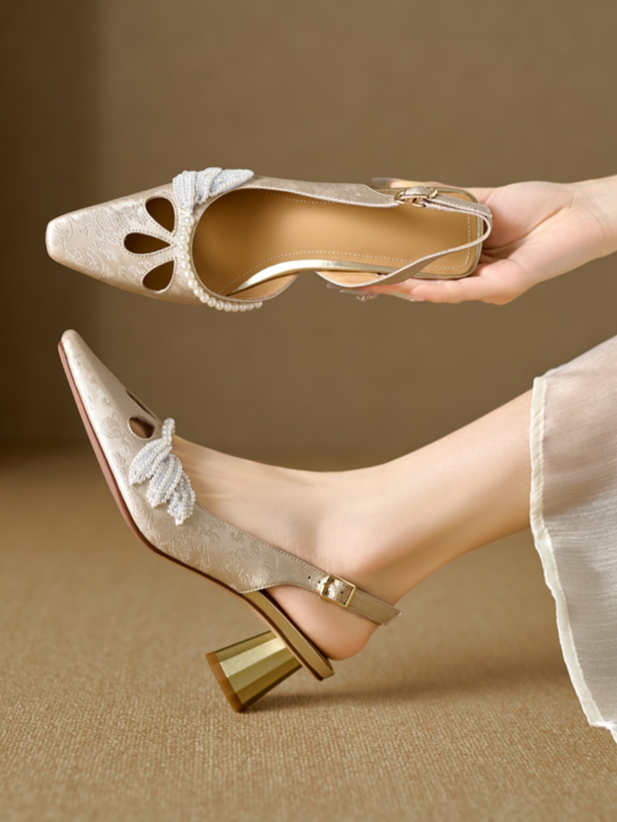 2025 Summer Women's High Heeled Chunky Open Back Sandals - First Layer Cowhide, Pearl Detail, Embroidered National Style 2025 Summer Women's High Heeled Chunky Open Back Sandals - First Layer Cowhide, Pearl Detail, Embroidered National Style