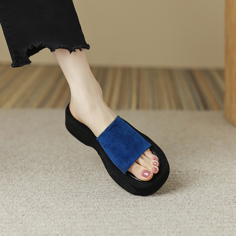 2025 Women's Thick-Soled Genuine Leather One-Strap Sandals - Fashionable Summer Outdoor Footwear in Small Size