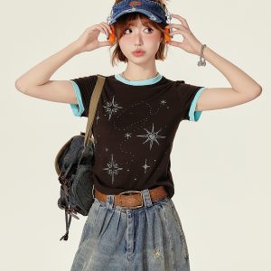 American Retro Brown Round Neck Short Sleeve T-Shirt for Women - Rhinestone Slim Fit Summer Top, 90s Inspired Fashion