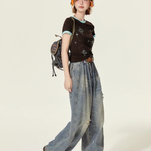 American Retro Brown Round Neck Short Sleeve T-Shirt for Women - Rhinestone Slim Fit Summer Top, 90s Inspired Fashion