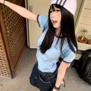 American Retro Color-Blocking Letter Print Cropped T-Shirt for Women - Slim-Fit Short Sleeve Round Neck Summer Top