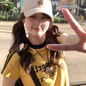 American Retro Color-Blocking Letter Print Short Sleeve T-Shirt for Women - Slim Fit Summer Top in Sweet and Spicy Style