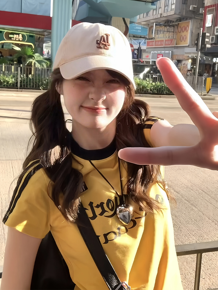 American Retro Color-Blocking Letter Print Short Sleeve T-Shirt for Women - Slim Fit Summer Top in Sweet and Spicy Style American Retro Color-Blocking Letter Print Short Sleeve T-Shirt for Women - Slim Fit Summer Top in Sweet and Spicy Style