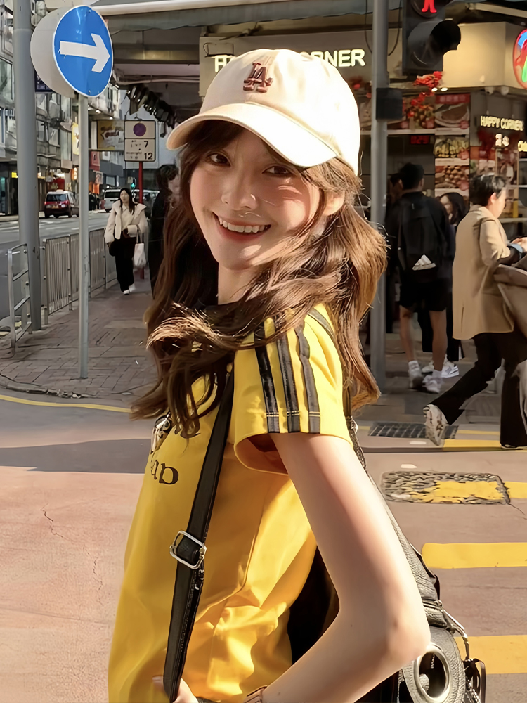 American Retro Color-Blocking Letter Print Short Sleeve T-Shirt for Women - Slim Fit Summer Top in Sweet and Spicy Style American Retro Color-Blocking Letter Print Short Sleeve T-Shirt for Women - Slim Fit Summer Top in Sweet and Spicy Style