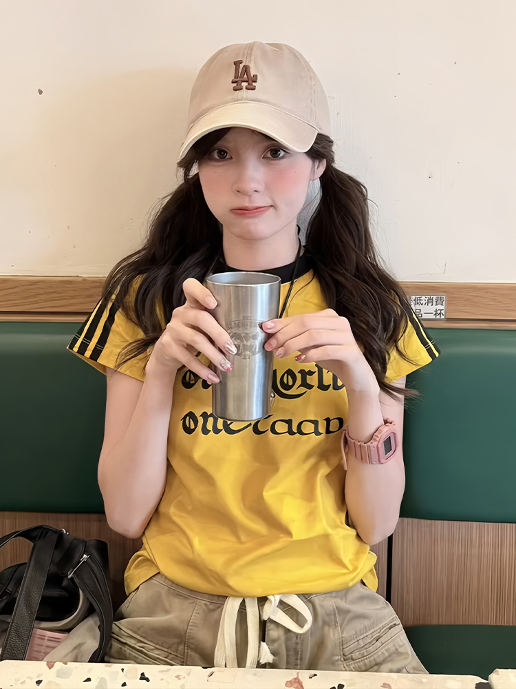 American Retro Color-Blocking Letter Print Short Sleeve T-Shirt for Women - Slim Fit Summer Top in Sweet and Spicy Style American Retro Color-Blocking Letter Print Short Sleeve T-Shirt for Women - Slim Fit Summer Top in Sweet and Spicy Style