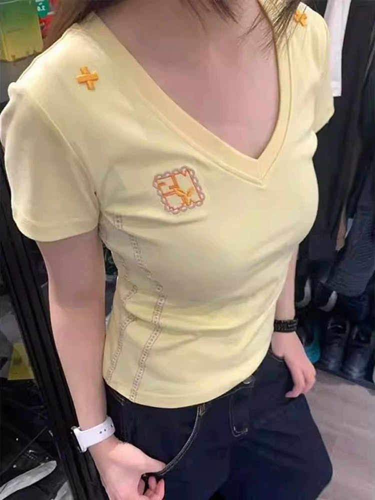 American Retro Embroidered V-Neck Short Sleeve T-Shirt for Women - Summer 2025 Slim Fit Cropped Top, Sexy Y2K Style American Retro Embroidered V-Neck Short Sleeve T-Shirt for Women - Summer 2025 Slim Fit Cropped Top, Sexy Y2K Style