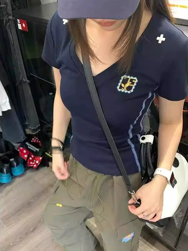 American Retro Embroidered V-Neck Short Sleeve T-Shirt for Women - Summer 2025 Slim Fit Cropped Top, Sexy Y2K Style American Retro Embroidered V-Neck Short Sleeve T-Shirt for Women - Summer 2025 Slim Fit Cropped Top, Sexy Y2K Style