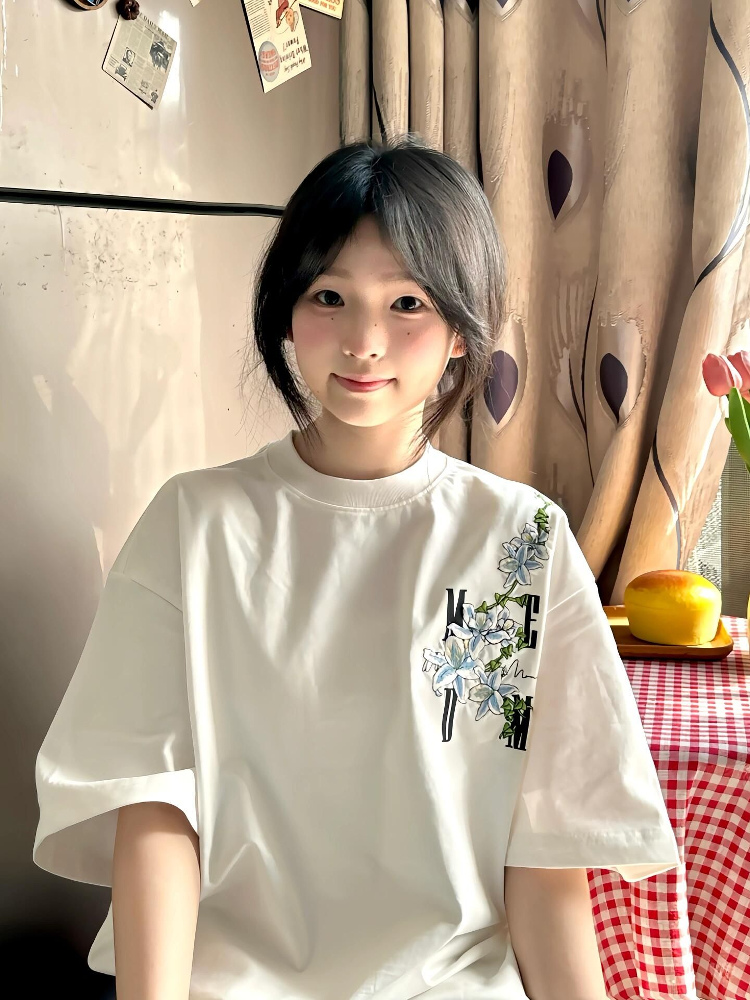 American Retro Embroidered Vine Floral Short Sleeve T-Shirt for Women - Trendy Oversized Summer 2025 High Street Style American Retro Embroidered Vine Floral Short Sleeve T-Shirt for Women - Trendy Oversized Summer 2025 High Street Style