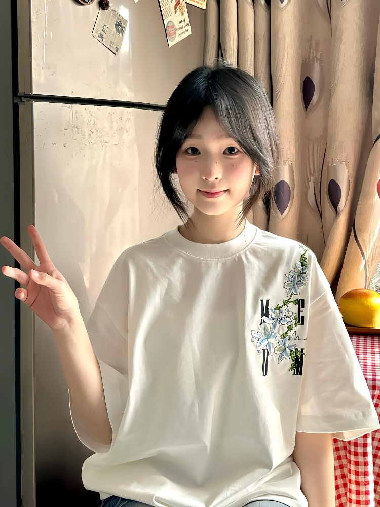 American Retro Embroidered Vine Floral Short Sleeve T-Shirt for Women - Trendy Oversized Summer 2025 High Street Style American Retro Embroidered Vine Floral Short Sleeve T-Shirt for Women - Trendy Oversized Summer 2025 High Street Style