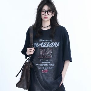 American Retro Gradient Red Short-Sleeve T-Shirt for Women, Unique Loose Fit with Embroidery, Y2K Inspired Fashion Top