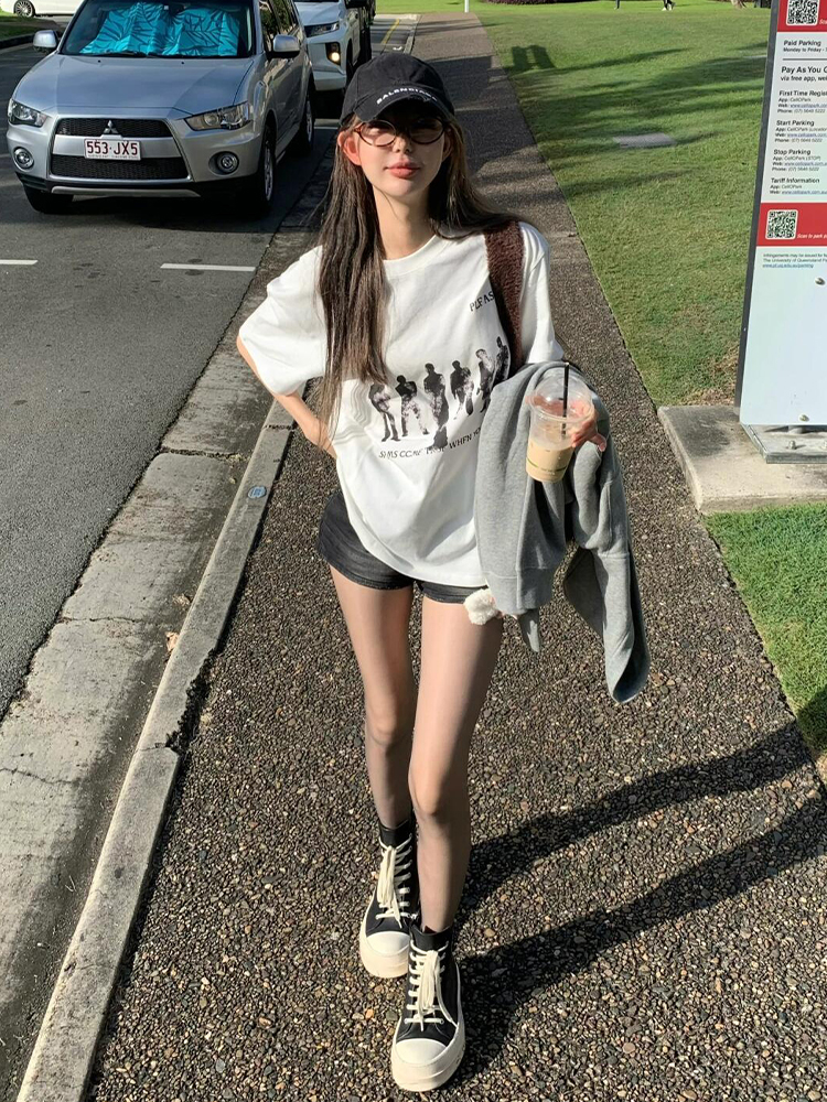 American Retro Hand-Drawn Couple Portrait Oversized T-Shirt for Women - Summer Short Sleeve Pure Cotton Loose Top American Retro Hand-Drawn Couple Portrait Oversized T-Shirt for Women - Summer Short Sleeve Pure Cotton Loose Top