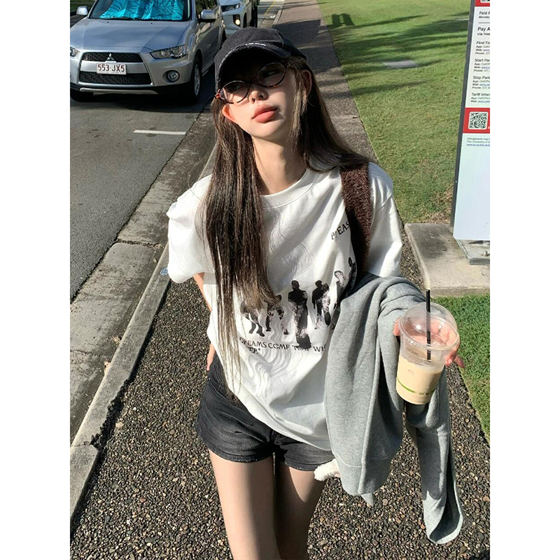 American Retro Hand-Drawn Couple Portrait Oversized T-Shirt for Women - Summer Short Sleeve Pure Cotton Loose Top American Retro Hand-Drawn Couple Portrait Oversized T-Shirt for Women - Summer Short Sleeve Pure Cotton Loose Top