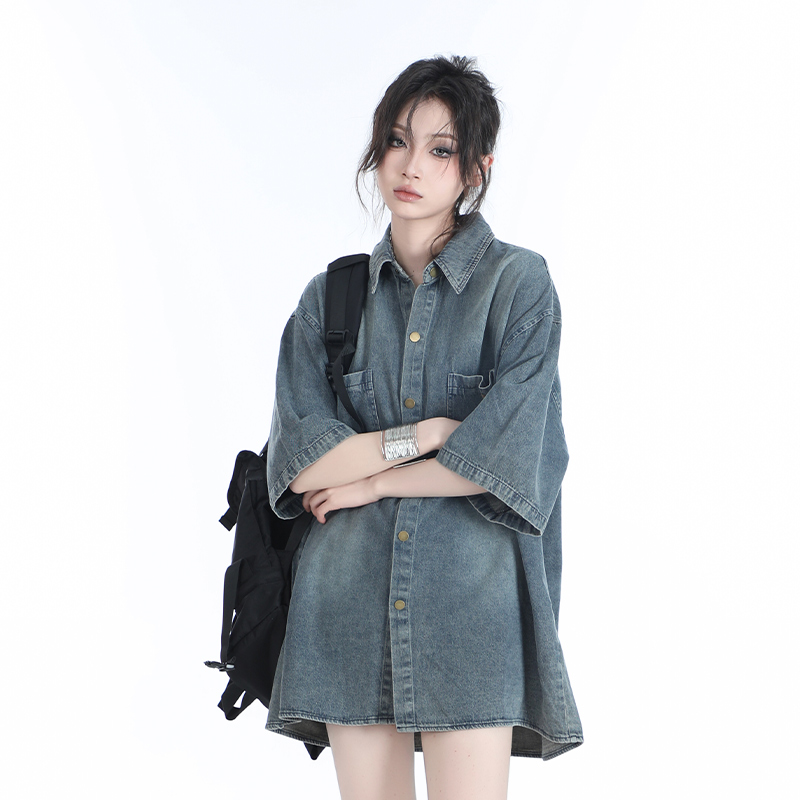 American Retro Heavy-Duty Washed Denim Short-Sleeve Shirt for Women, Unique Loose Fit, Casual Mountain-Inspired Style