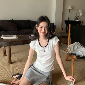 American Retro Letter Embroidery Color-Blocking U-Neck Short Sleeve T-Shirt for Women - Summer Slim Fit 90s Style Top