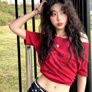 American Retro Off-Shoulder Short-Sleeve Women's Summer Letter Print Red T-Shirt - Trendy Loose Slim Fit Top for Y2K Style