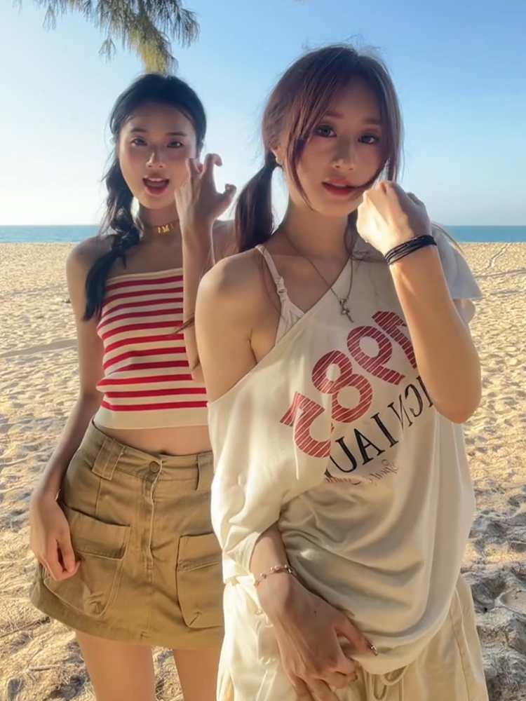 American Retro Off-Shoulder T-Shirt for Women, Summer Letter Print, Oversized Loose Short Sleeve, Trendy Y2K Shoulder-Baring Top American Retro Off-Shoulder T-Shirt for Women, Summer Letter Print, Oversized Loose Short Sleeve, Trendy Y2K Shoulder-Baring Top