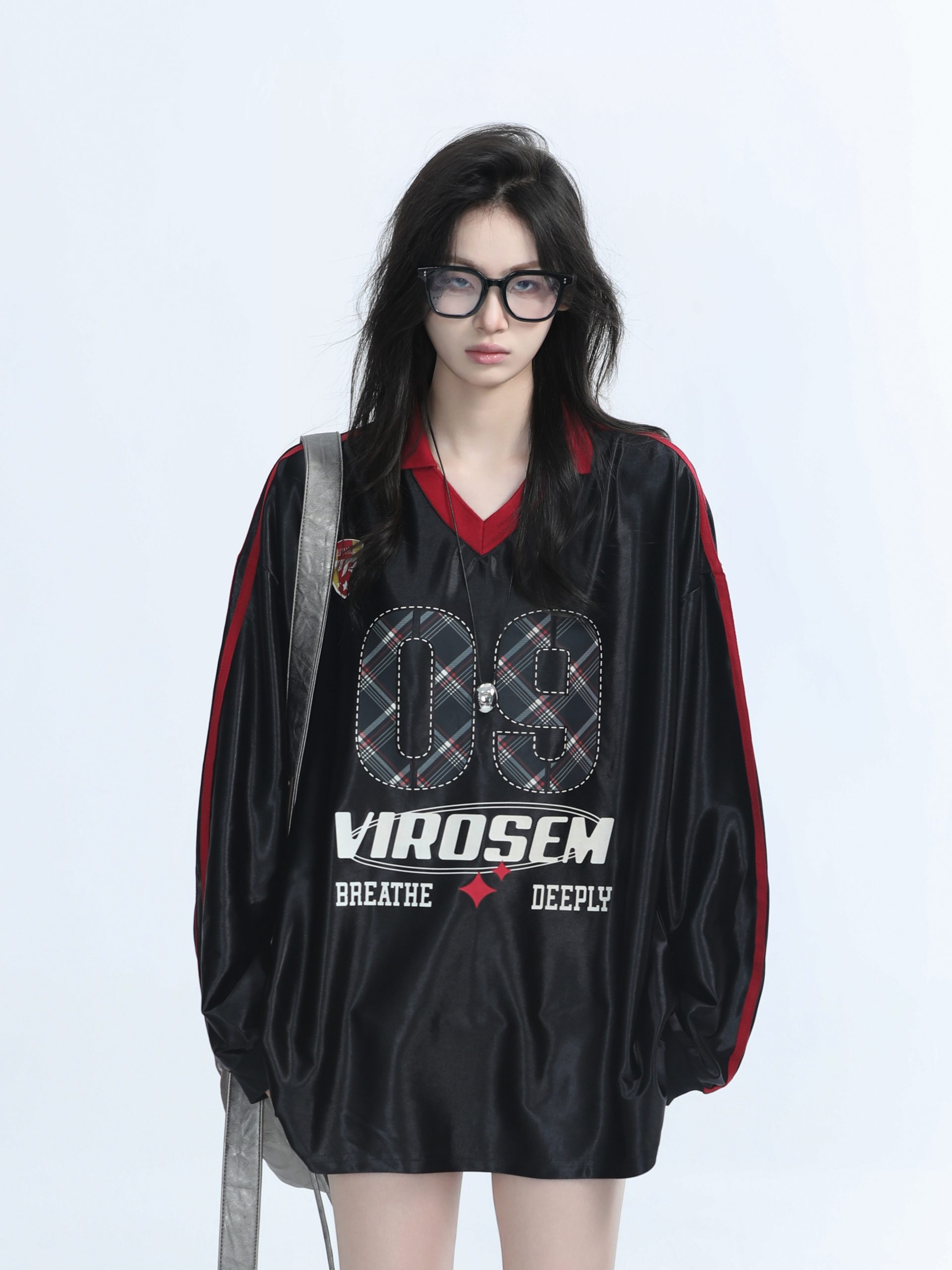 American Retro Oversized White Long Sleeve T-Shirt for Women - Cozy Polo Jersey Sweatshirt with Mountain Quote for Autumn Fashion American Retro Oversized White Long Sleeve T-Shirt for Women - Cozy Polo Jersey Sweatshirt with Mountain Quote for Autumn Fashion