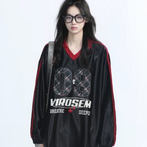 American Retro Oversized White Long Sleeve T-Shirt for Women - Cozy Polo Jersey Sweatshirt with Mountain Quote for Autumn Fashion