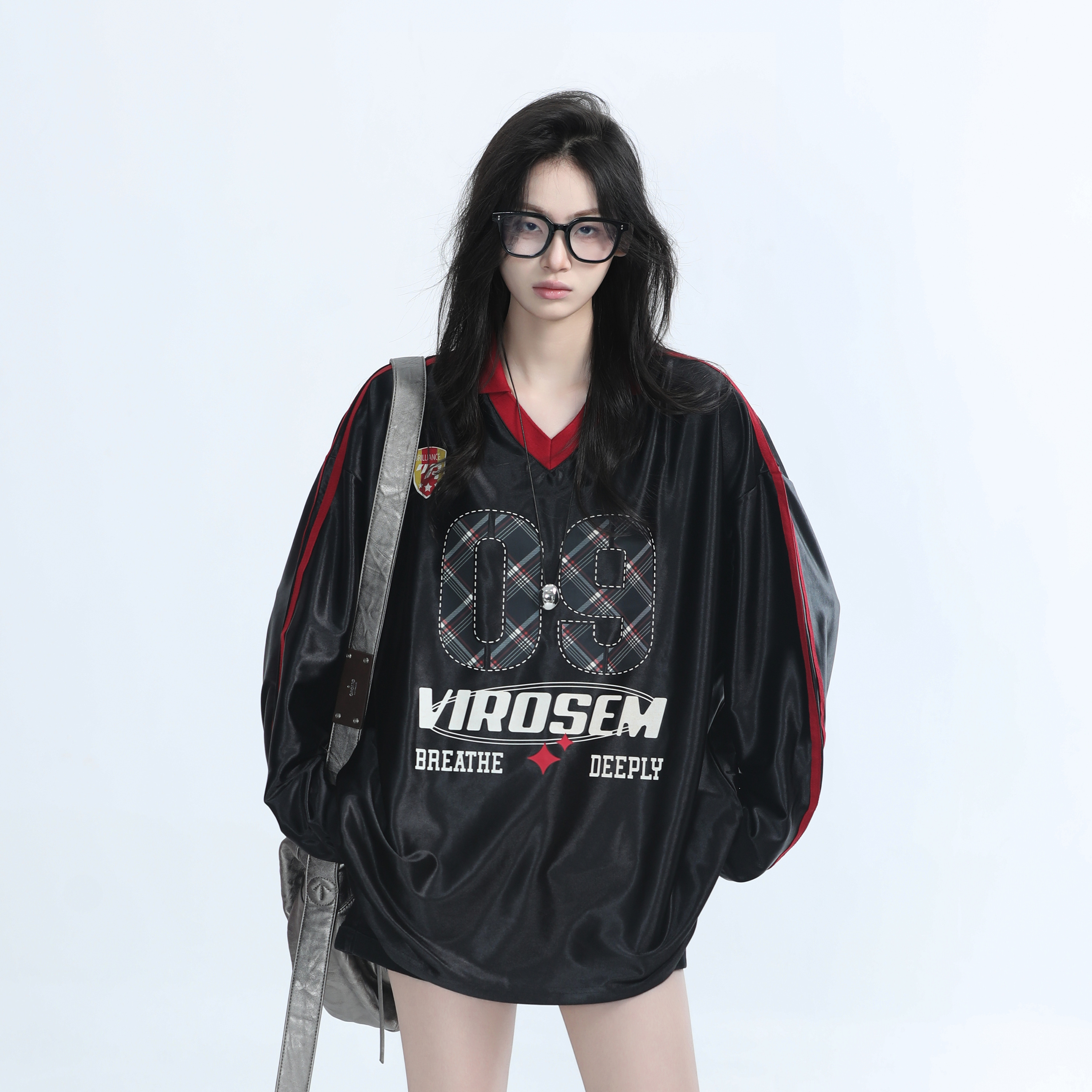 American Retro Oversized White Long Sleeve T-Shirt for Women - Cozy Polo Jersey Sweatshirt with Mountain Quote for Autumn Fashion American Retro Oversized White Long Sleeve T-Shirt for Women - Cozy Polo Jersey Sweatshirt with Mountain Quote for Autumn Fashion