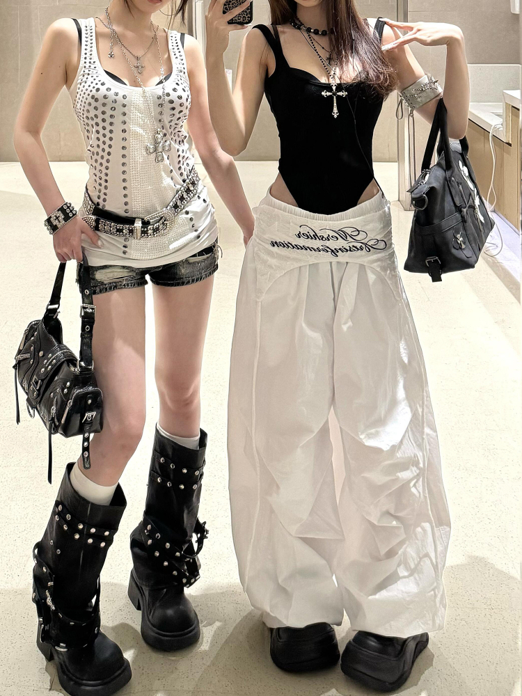 American Retro Pleated Wide-Leg Cargo Pants for Men and Women - Trendy High Street Casual Sportswear American Retro Pleated Wide-Leg Cargo Pants for Men and Women - Trendy High Street Casual Sportswear