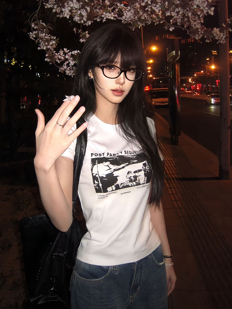 American Retro Spicy Girl T-Shirt for Women, Summer Band Print, Round Neck, Short Sleeve, Slim Fit, Trendy 90s Style Top American Retro Spicy Girl T-Shirt for Women, Summer Band Print, Round Neck, Short Sleeve, Slim Fit, Trendy 90s Style Top