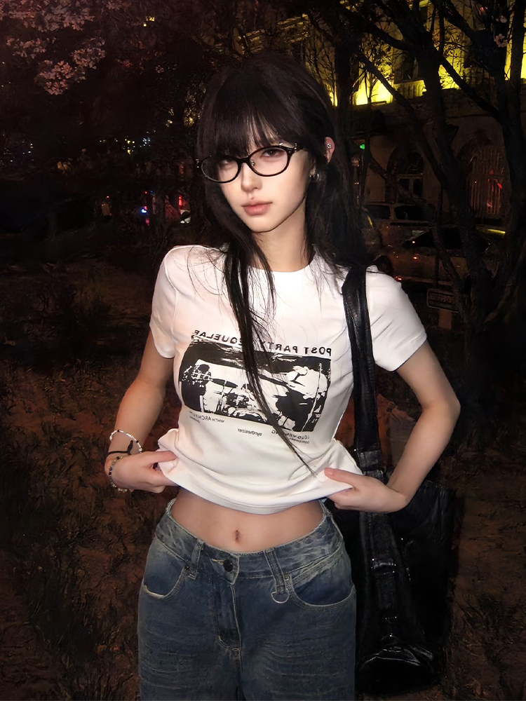 American Retro Spicy Girl T-Shirt for Women, Summer Band Print, Round Neck, Short Sleeve, Slim Fit, Trendy 90s Style Top American Retro Spicy Girl T-Shirt for Women, Summer Band Print, Round Neck, Short Sleeve, Slim Fit, Trendy 90s Style Top