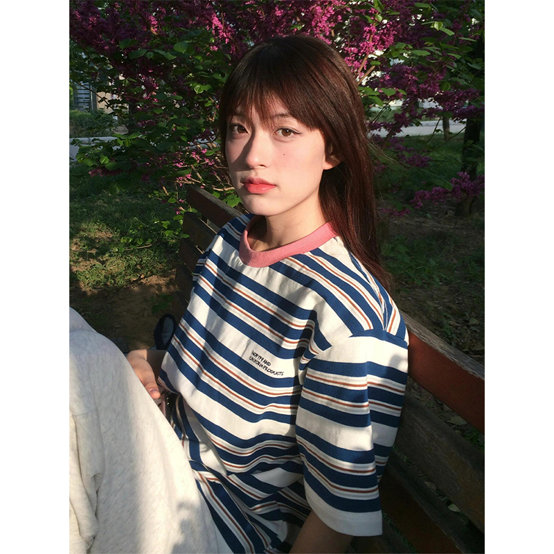 American Retro Striped Short Sleeve Casual Color-Blocking T-Shirt for Women - Summer Loose Fit College Style Top American Retro Striped Short Sleeve Casual Color-Blocking T-Shirt for Women - Summer Loose Fit College Style Top