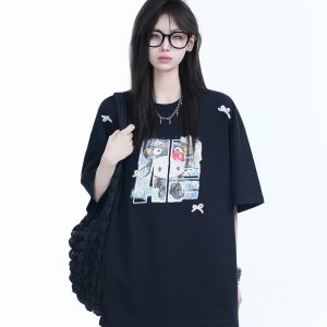American Retro Style Black Short-Sleeve T-Shirt for Women with Kitty Cat Graffiti, Loose Round Neck, Y2K Vibe, Casual Fashion Top