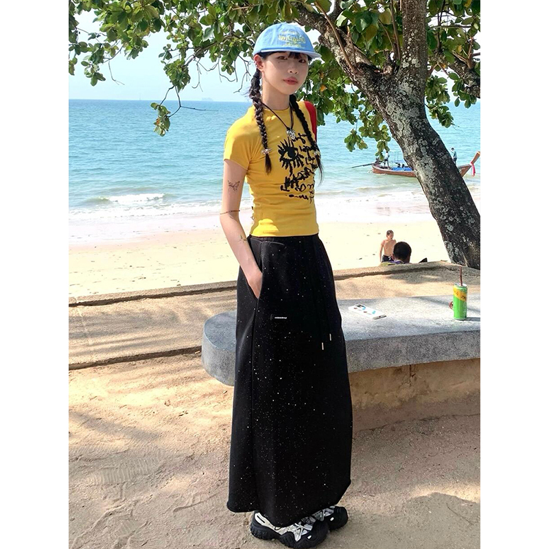 American Style Slim-Fit Short T-Shirt for Women - Summer Graffiti Print, Stretchy, Flattering Shoulder Top