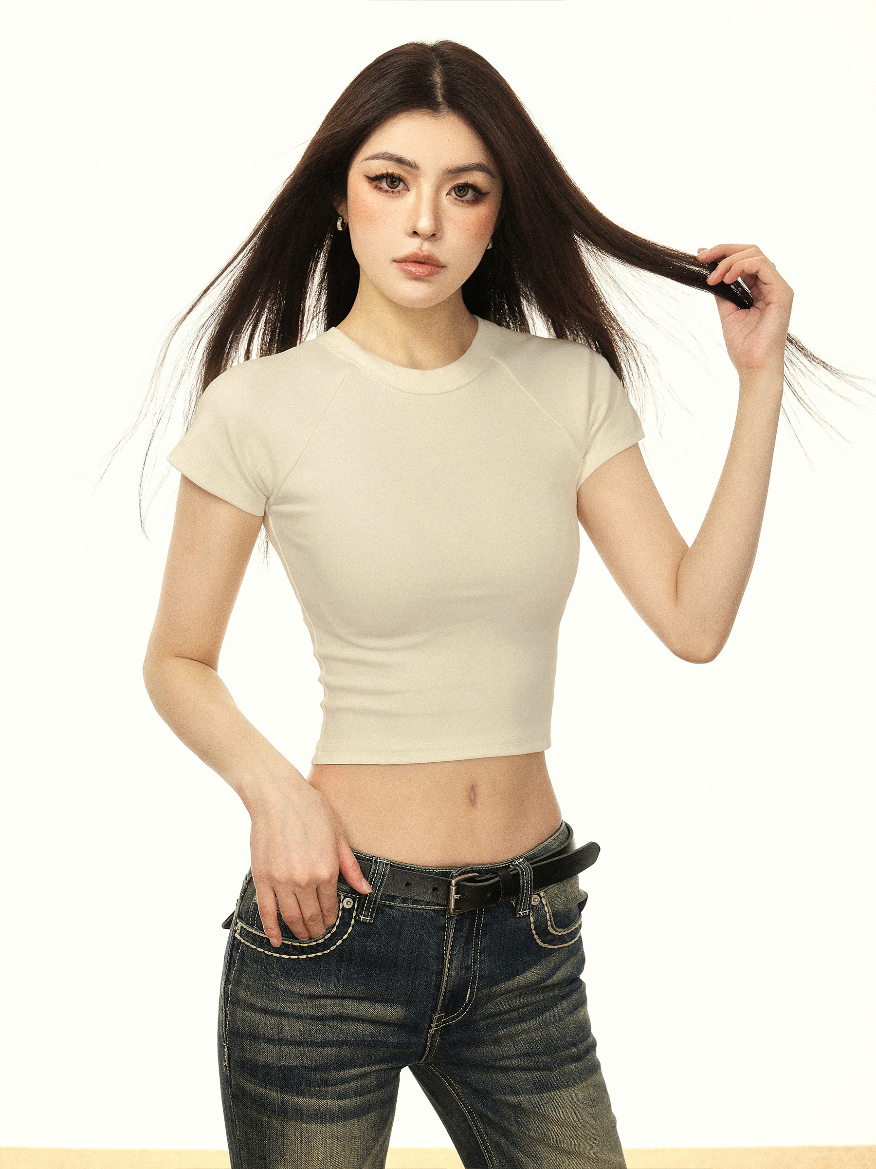 American Vintage Black Cotton Short Sleeve T-Shirt for Women - Slim Fit, Regular Shoulder, Summer 2025 Fashion Essential American Vintage Black Cotton Short Sleeve T-Shirt for Women - Slim Fit, Regular Shoulder, Summer 2025 Fashion Essential