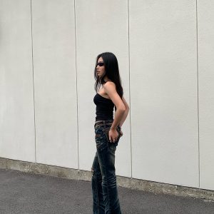 Anti-Industrialization Low-Rise Jeans with Bombing Leg Shape for a Unique Cowboy Heavy Industry Look