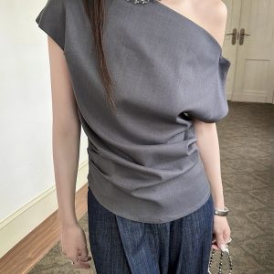 Asymmetrical One-Shoulder T-Shirt for Women, Minimalist Ruched Slim Fit Top, 2025 Summer Fashion, Trendy Off-Shoulder Style
