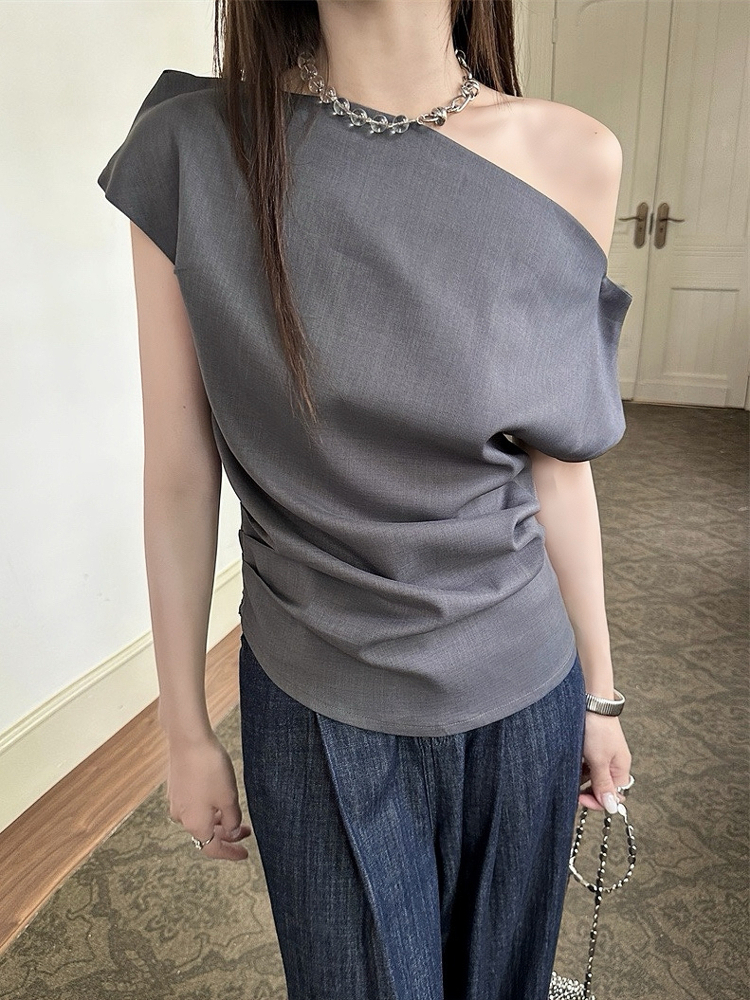 Asymmetrical One-Shoulder T-Shirt for Women, Minimalist Ruched Slim Fit Top, 2025 Summer Fashion, Trendy Off-Shoulder Style Asymmetrical One-Shoulder T-Shirt for Women, Minimalist Ruched Slim Fit Top, 2025 Summer Fashion, Trendy Off-Shoulder Style