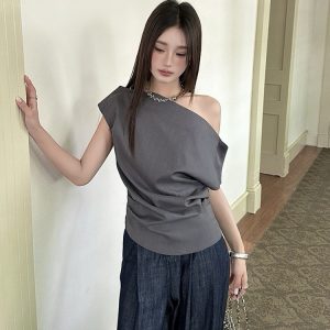 Asymmetrical One-Shoulder T-Shirt for Women, Minimalist Ruched Slim Fit Top, 2025 Summer Fashion, Trendy Off-Shoulder Style