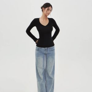 Basic Four-Color V-Neck Stretch Fitted Long Sleeve Top - Versatile Everyday Essential, Perfect for Layering and Casual Outfits