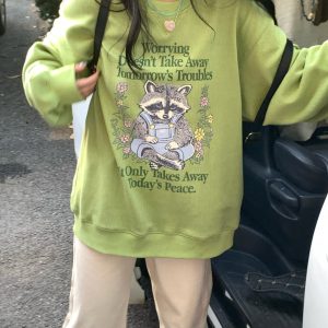 Bear Apocalypse Green Retro Printed Sweatshirt for Women - Vintage Style Thick Pullover for Spring and Autumn Fashion