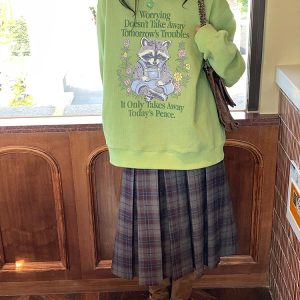 Bear Apocalypse Green Retro Printed Sweatshirt for Women - Vintage Style Thick Pullover for Spring and Autumn Fashion