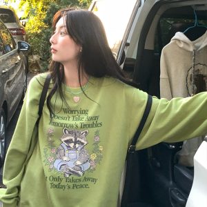 Bear Apocalypse Green Retro Printed Sweatshirt for Women - Vintage Style Thick Pullover for Spring and Autumn Fashion