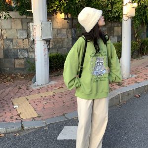 Bear Apocalypse Green Retro Printed Sweatshirt for Women - Vintage Style Thick Pullover for Spring and Autumn Fashion